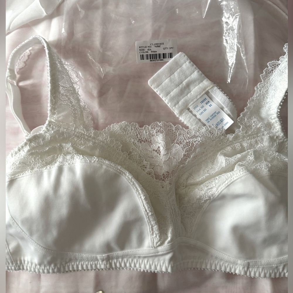 Classique 765SE Romantic Camisole Bra - NWT in plastic - Size 42A